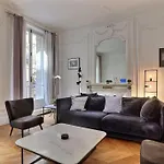 Luxury 3 Bedrooms Apartment Near Champs Elysees