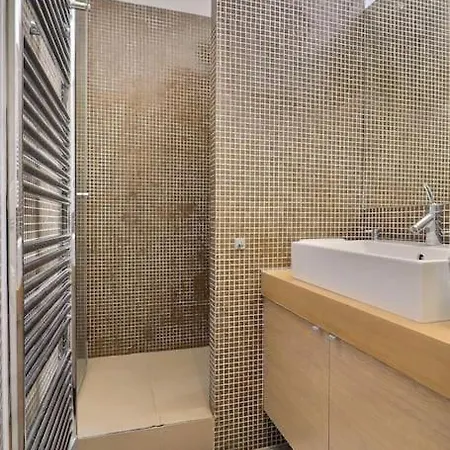 Luxury 3 Bedrooms Near Champs Elysees * Parigi
