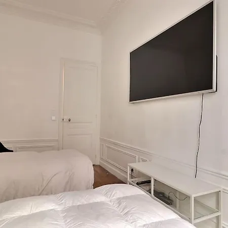 Luxury 3 Bedrooms Near Champs Elysees Appartamento