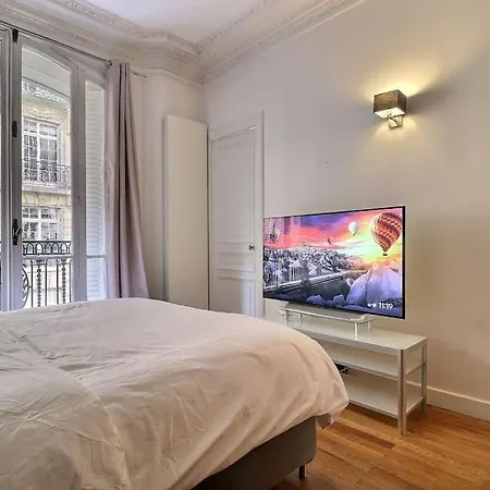 Luxury 3 Bedrooms Near Champs Elysees Appartamento