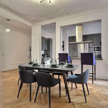 Luxury 3 Bedrooms Near Champs Elysees Parigi