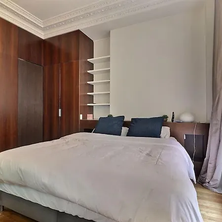Luxury 3 Bedrooms Near Champs Elysees * Parigi